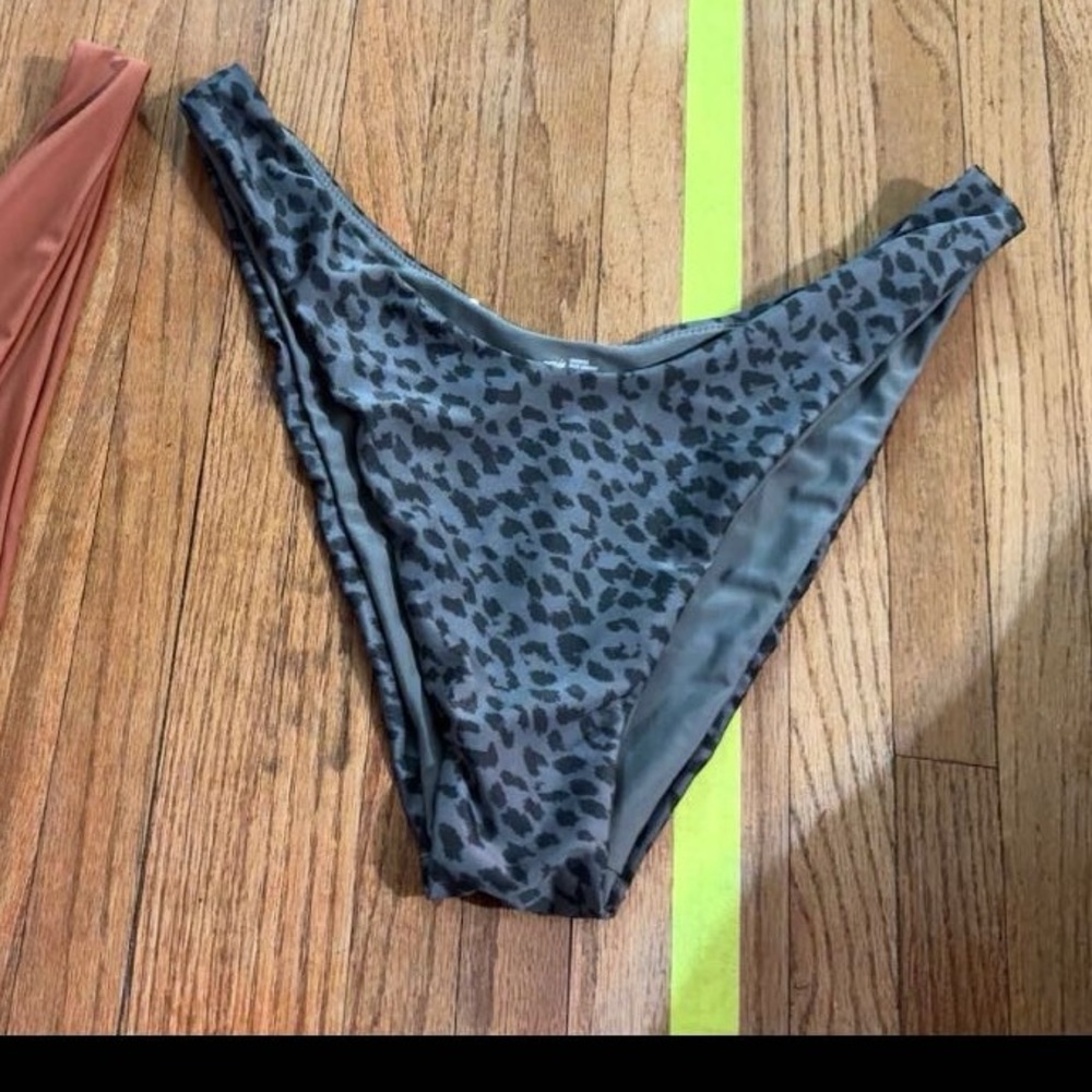 NWOT AERIE DISCONTINUED CHEEKIEST BIKINI BOTTOM